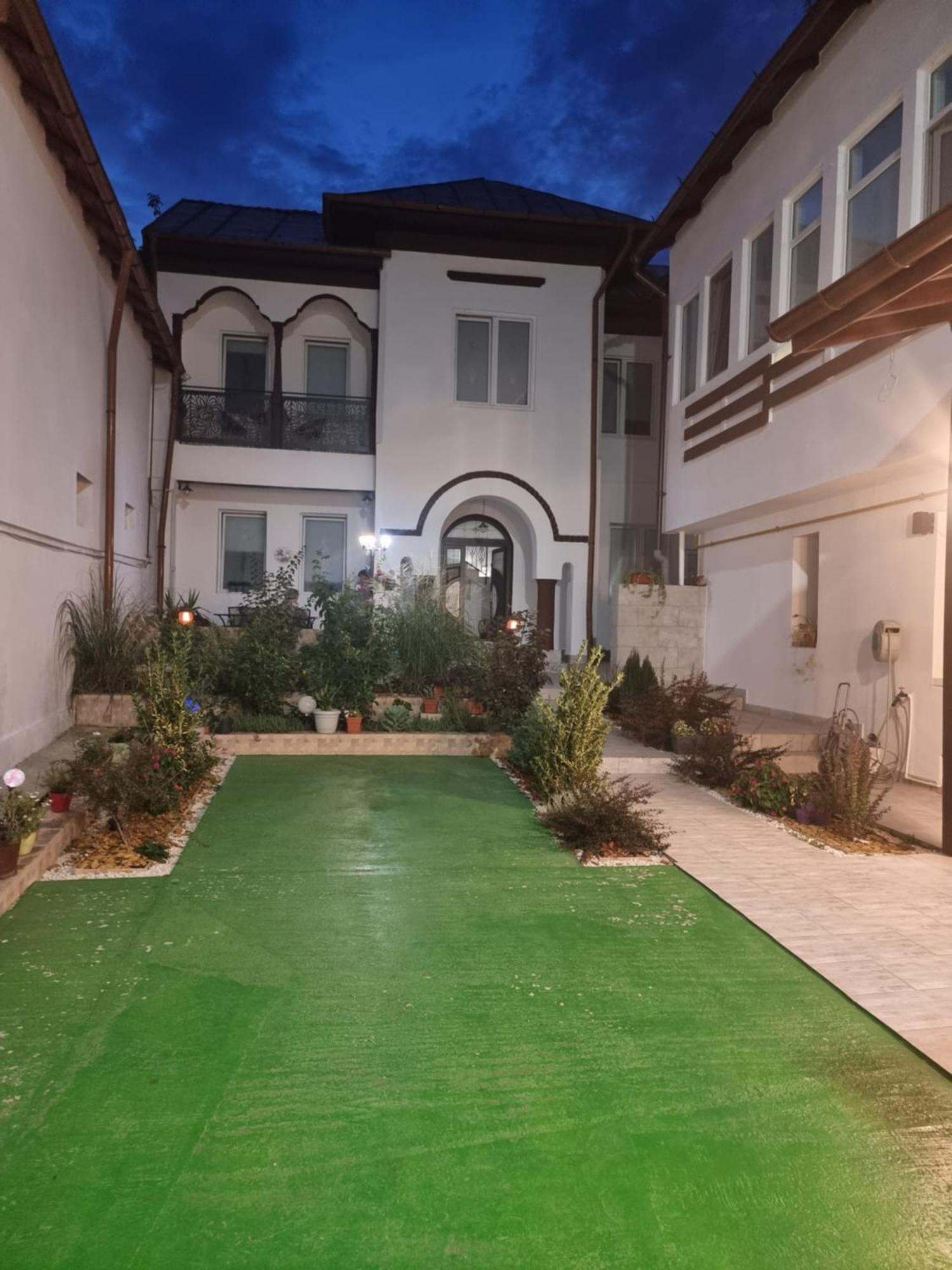 Casa Musceleana Guest house Campulung